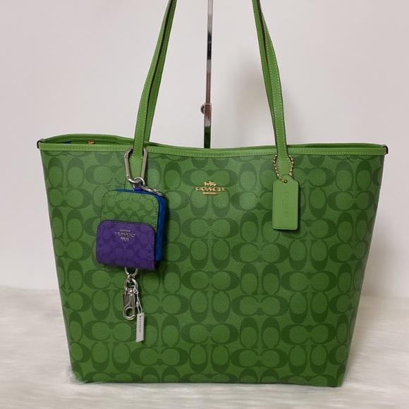 Coach Handbags - NWT💃Coach Bundle City Tote In Blocked and Multi Attachments Case Bag Charm